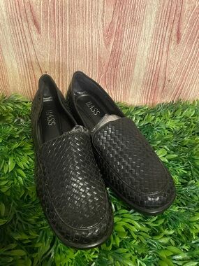 Bass Women’s Katt Black Woven Loafers